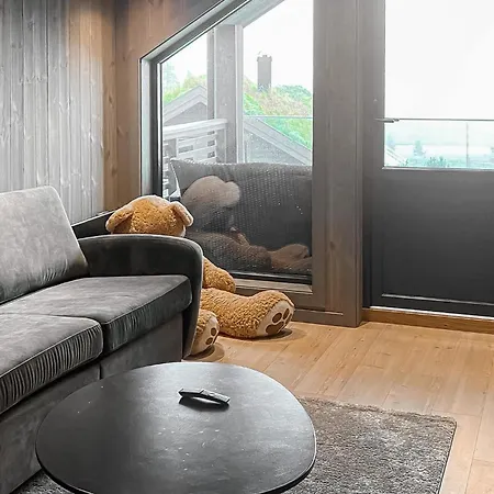6 Bedroom Lovely In Brokke